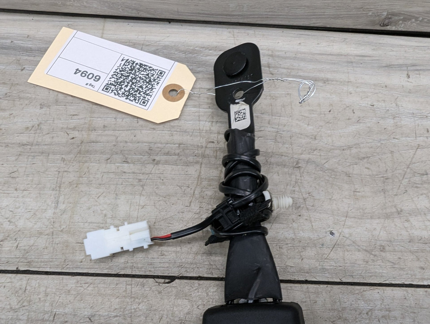 OEM BMW F90 G11 G12 G30 530 540 M550 750 M5 Front Left or Right Seatbelt Buckle