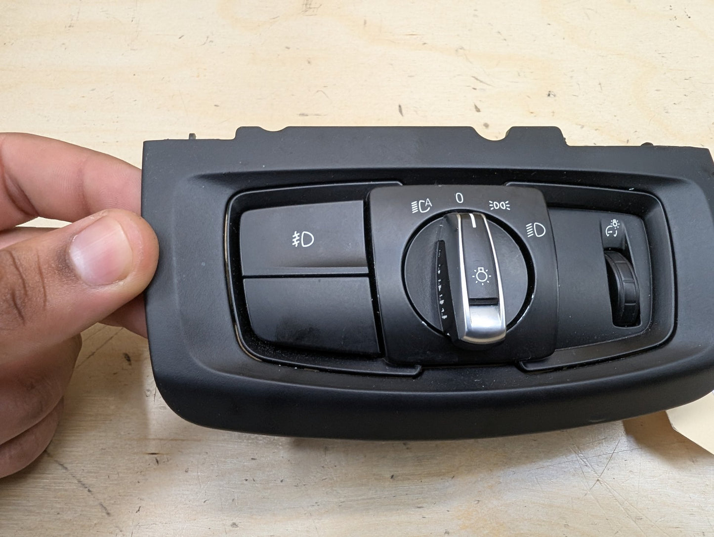 2015-2019 BMW X6 F16 Headlamp Switch 9390196