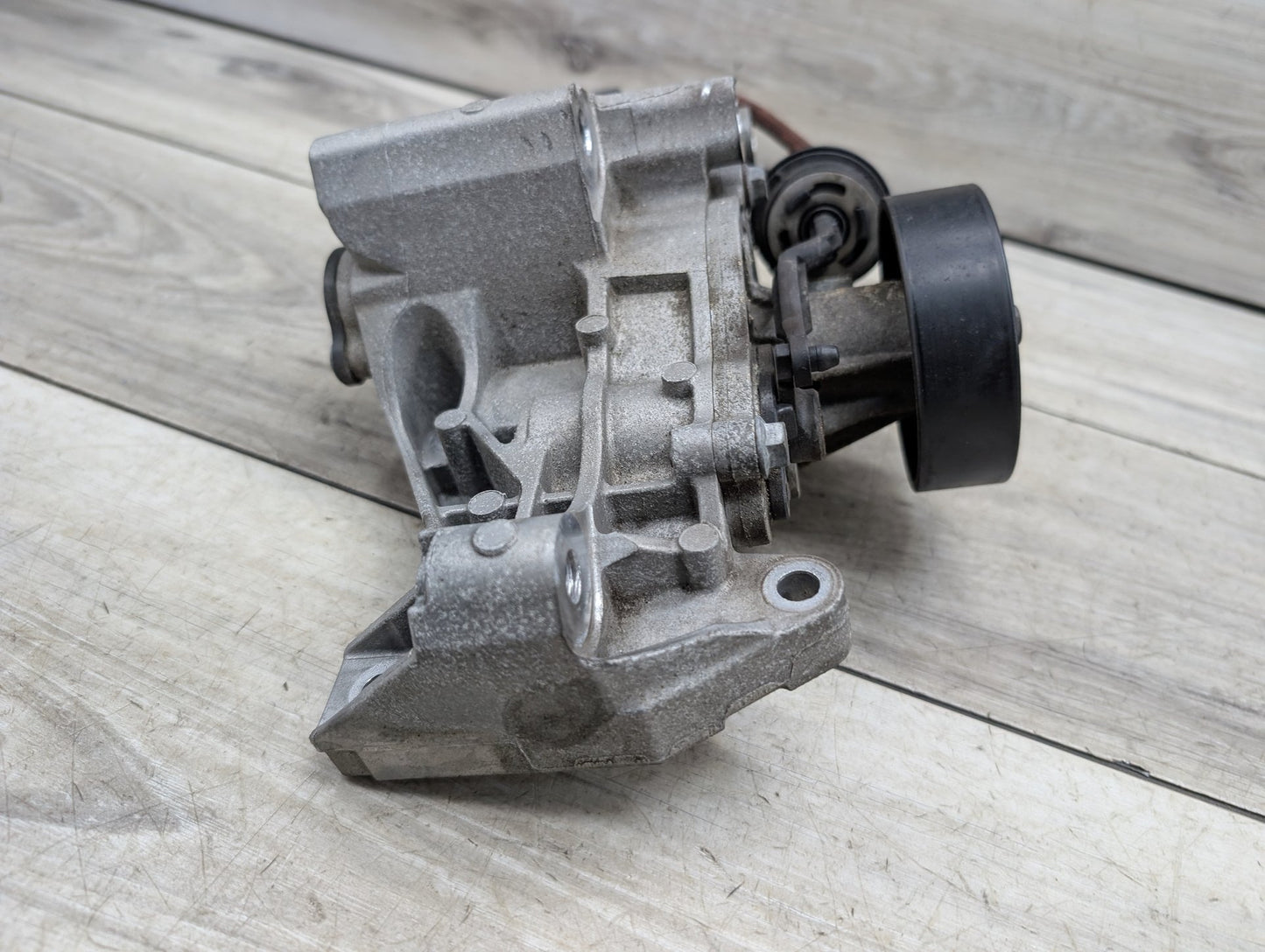 OEM BMW F22 F23 F30 G01 G02 230 330 X3 Engine B46 B48 Coolant Pump With Support