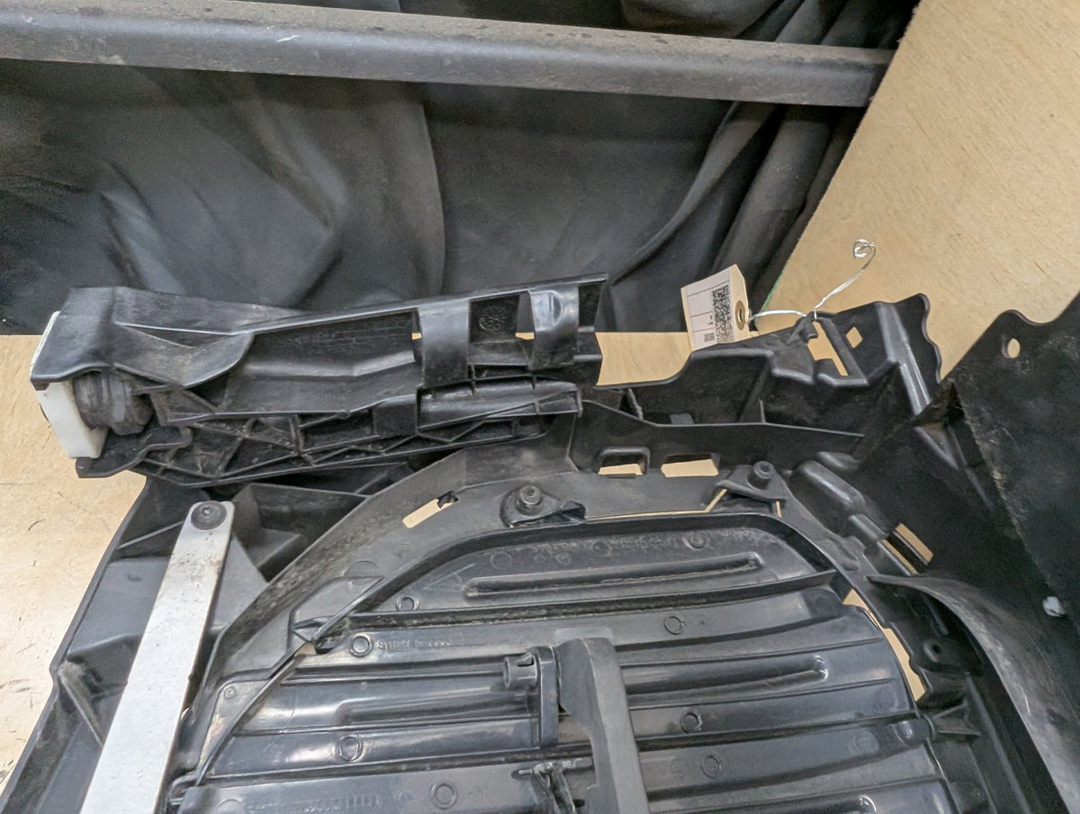 2019-2026 BMW X5 G05 Front Bumper Radiator Air Flap Shutter 9465527 OEM