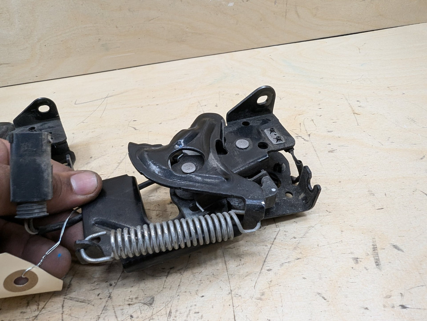 OEM BMW F22 F30 F32 F36 F80 F82 F87 M4 Hood Safety Catch Lock Latch Bracket SET
