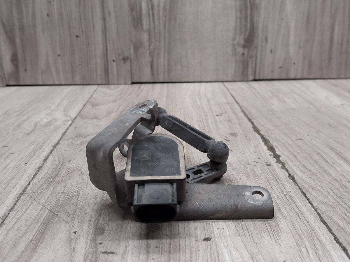 2017-2023 BMW M550i G30 Suspension Height Level Sensor 2959574 OEM