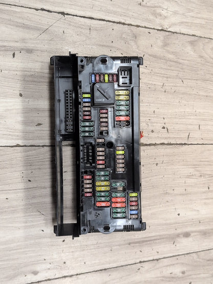 2012-2018 BMW M6 F06 Front Power Distribution Fuse Box 9252815