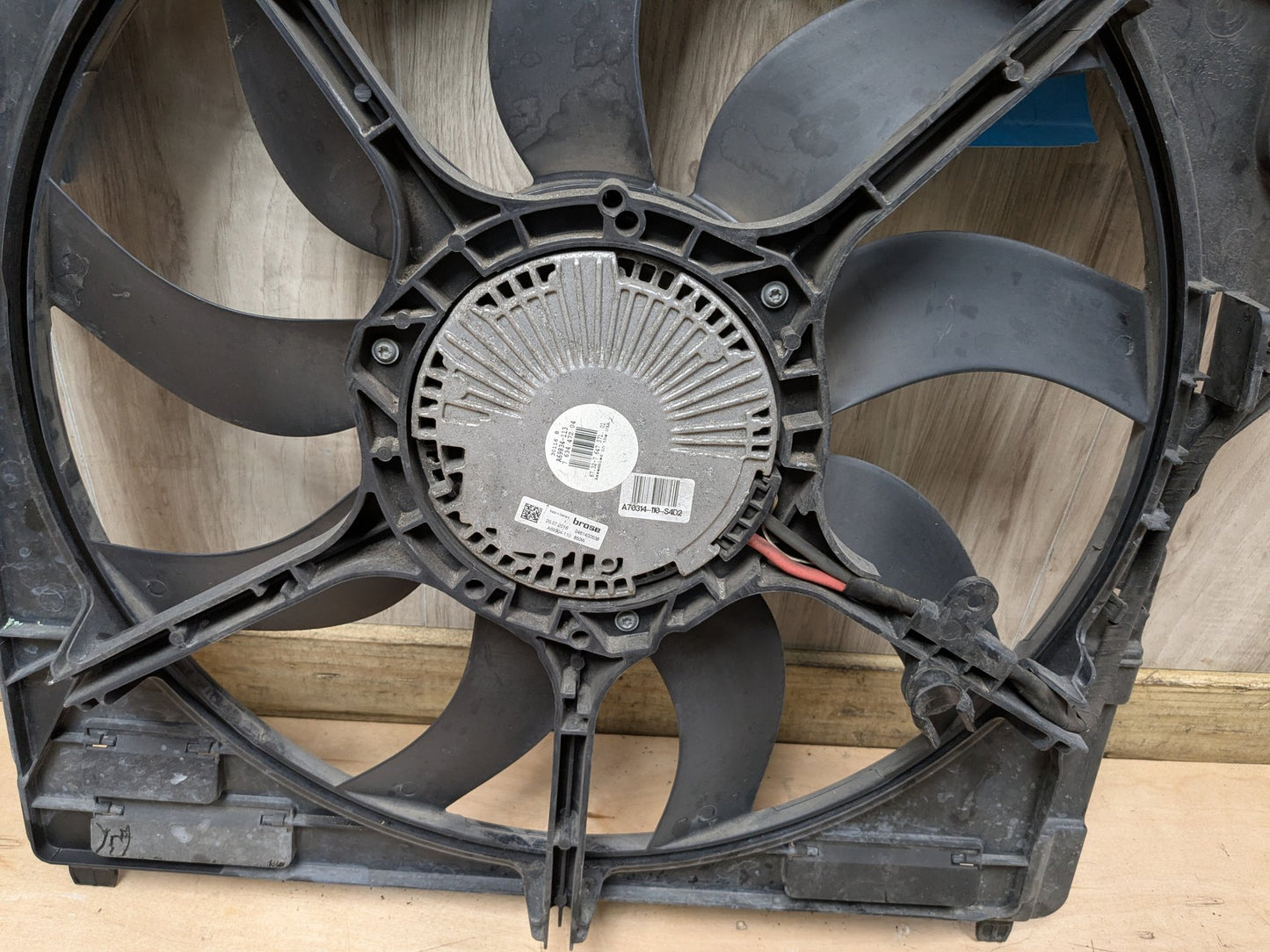 2014 - 2016 BMW X6 F86 Radiator Fan Shroud Housing w/ Motor 7634472 S63B44T2