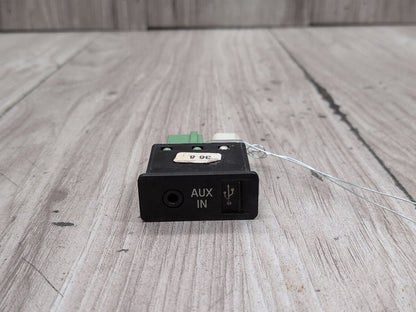 2007-2013 BMW X5 E70 AUX/ USB Charger Port Socket 9189176