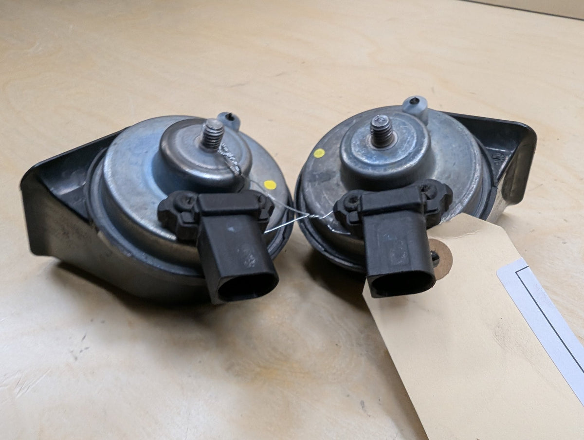2018-2024 BMW X3 G01 Alarm Horns SET 7404430 OEM