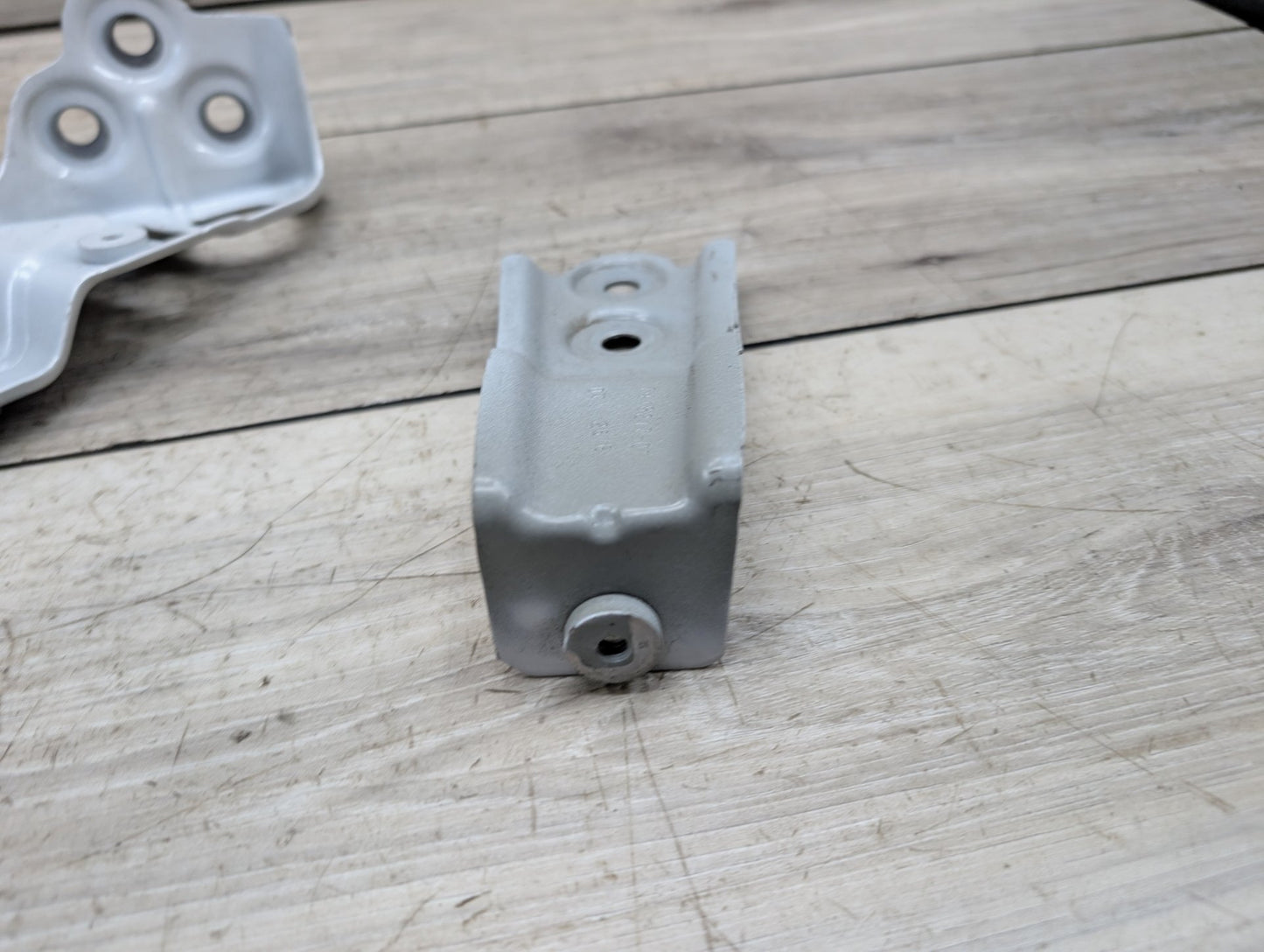 2019 - 2026 BMW X5 G05 Front Left Driver Fender Brackets SET 7418217 B58B30M1