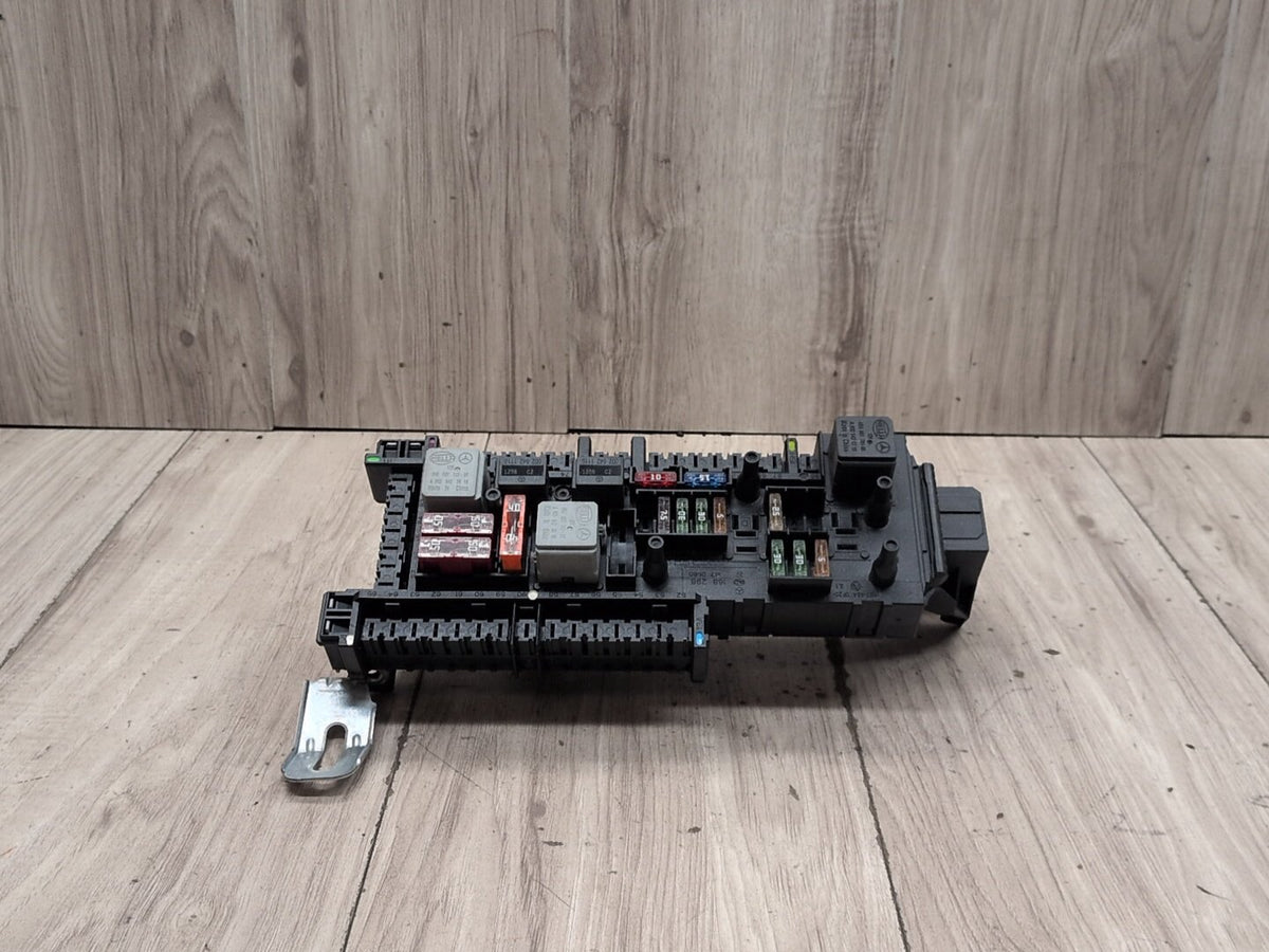 2009-2012 Mercedes-Benz E550 W212 Front Fuse Relay Box Assembly