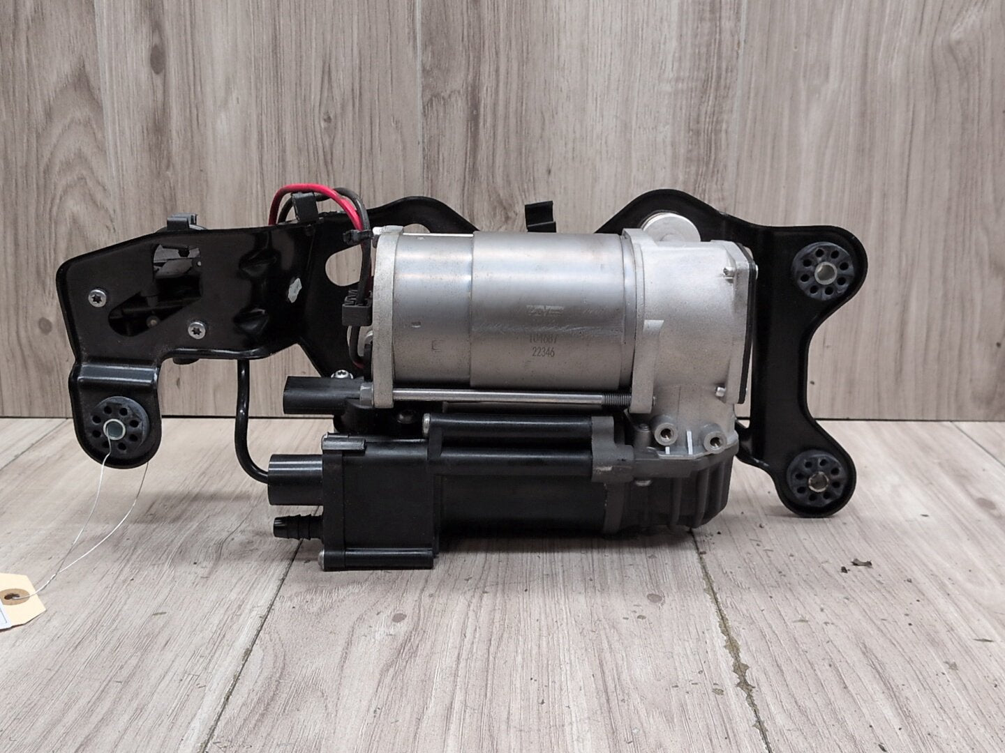 2015 - 2019 BMW X6 F86 Air Suspension Compressor Pump 6875177 S63B44T2