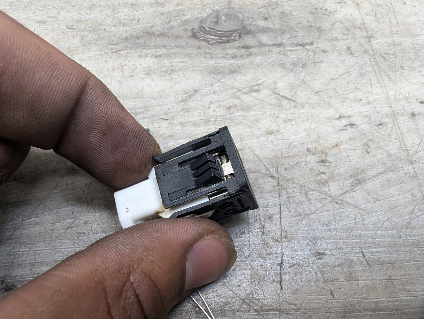 2017 - 2020 BMW X3 G01 AUX / USB Charger Port Socket 9229294 B58B30M0
