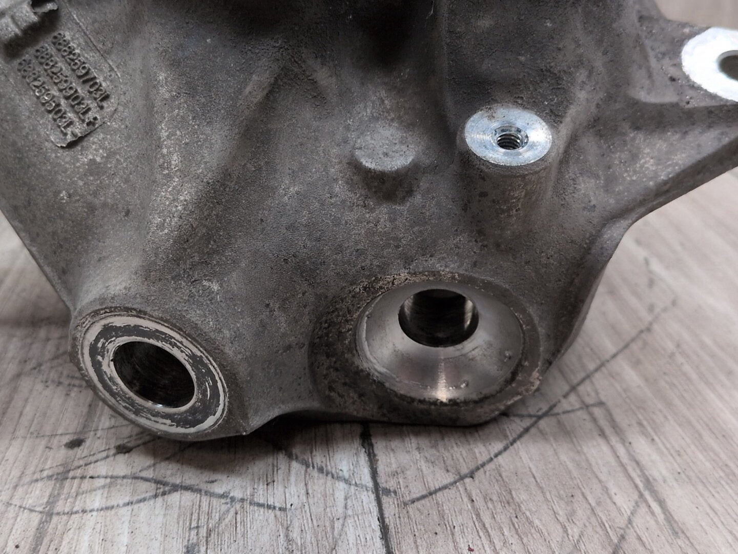 2018-2021 BMW X3 G01 Front Left Driver Spindle Knuckle w/ Bearing 6882597