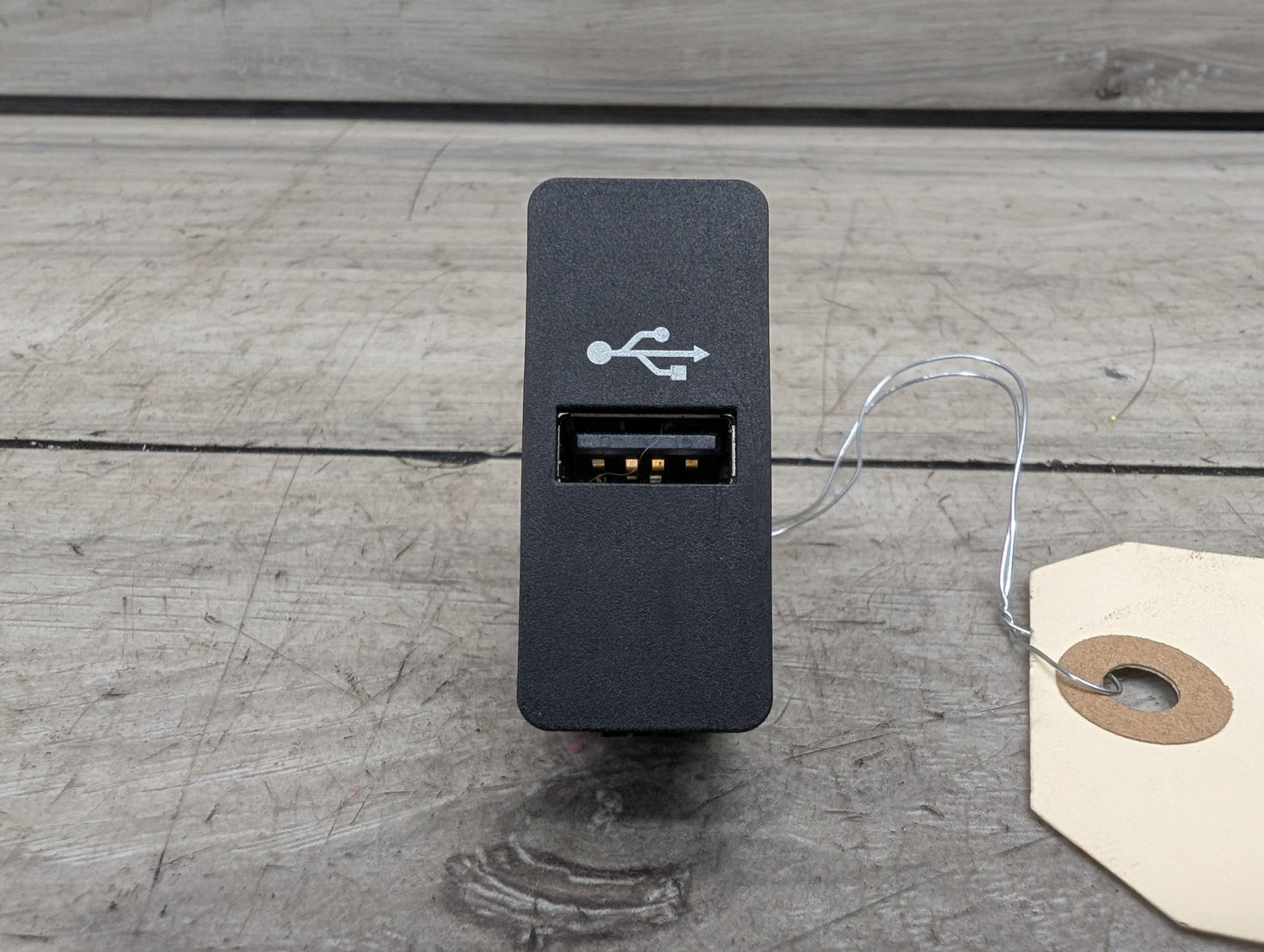 2014 - 2019 BMW 340 F34 AUX / USB Charger Port Socket 9230248 B58B30M0