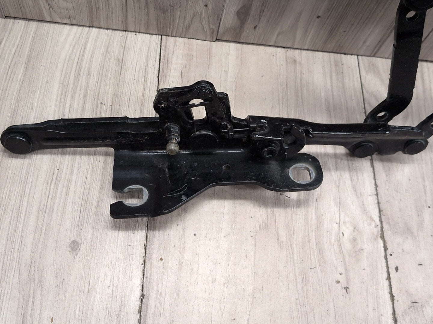 OEM BMW F15 F16 F85 X5 X6 Left Right Hood Hinge Support Bracket Brace SET