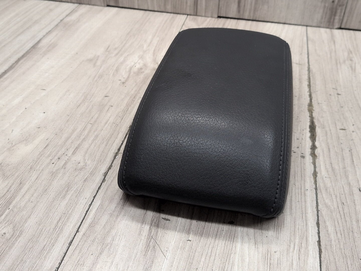 2015-2018 Audi Q3 8U Center Console Armrest Arm Rest 8U0864207N
