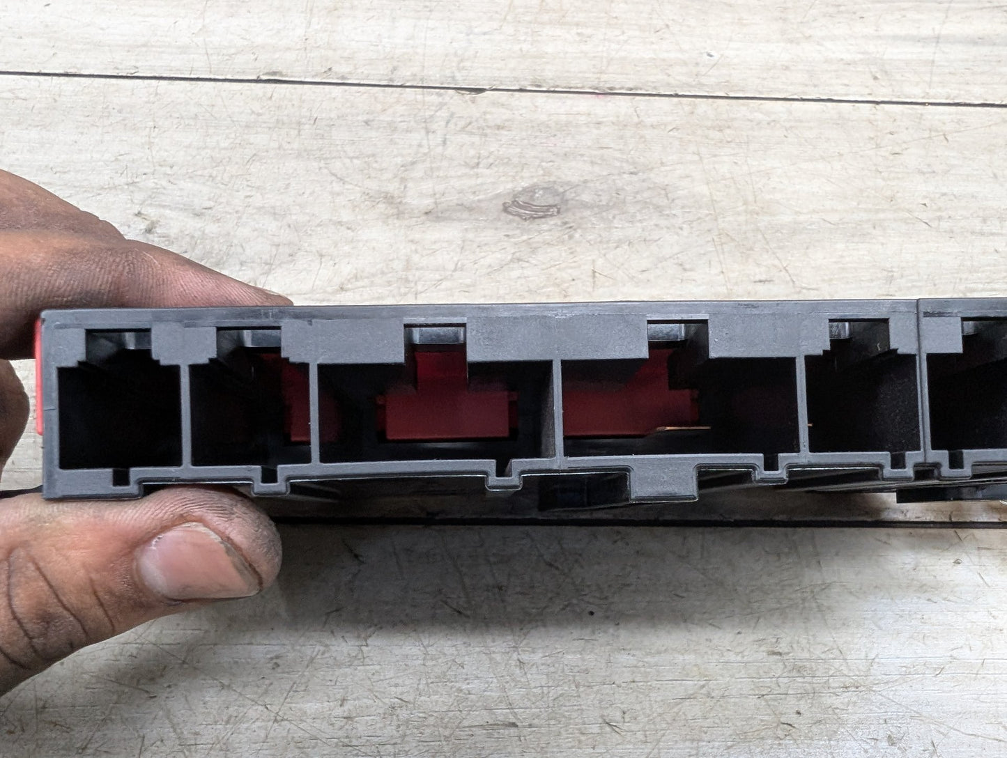 OEM BMW G11 G12 G14 G15 G16 G30 B+ Junction Terminal Power Relay Fuse Box