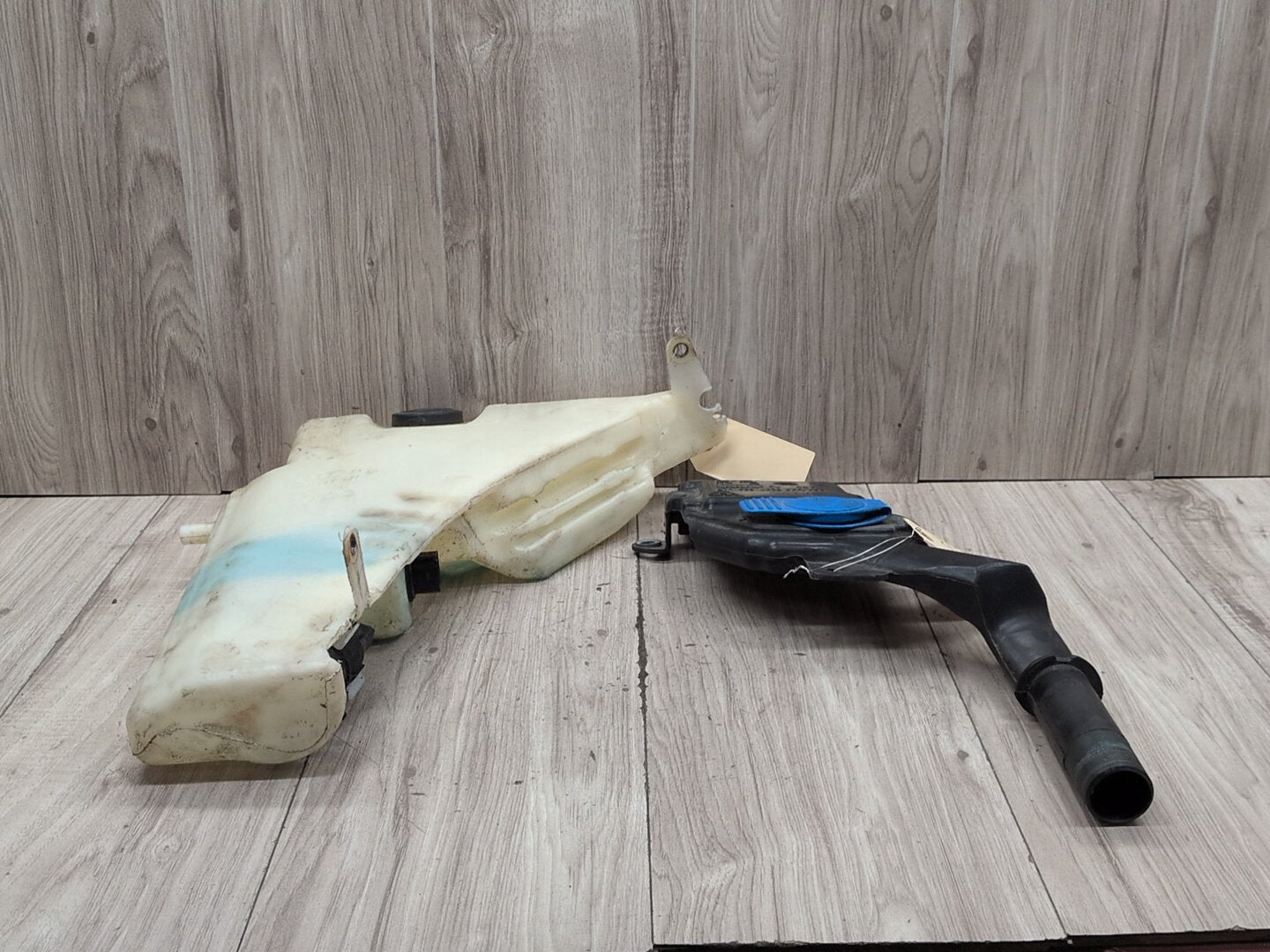 2008 - 2017 Audi S5 8T Windshield Reservoir Tank Assembly 8T0955453C