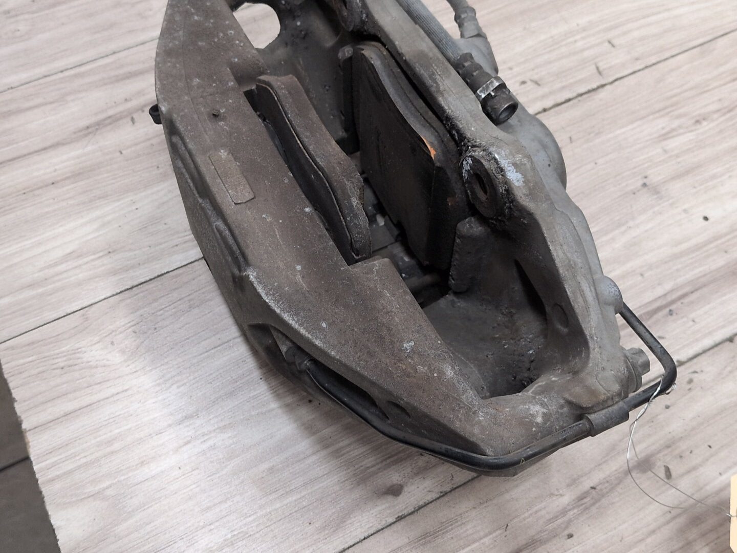2019 - 2026 BMW X5 G05 Front Right Passenger Brake Caliper 6877714 N63B44M3