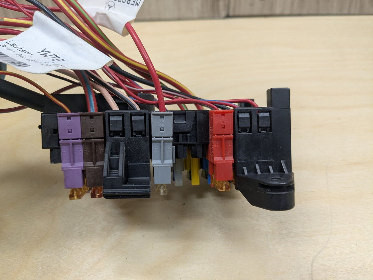 2009-2011 Mercedes-Benz SLK-Class R171 Rear Battery Relay Fuse Box A2035400050