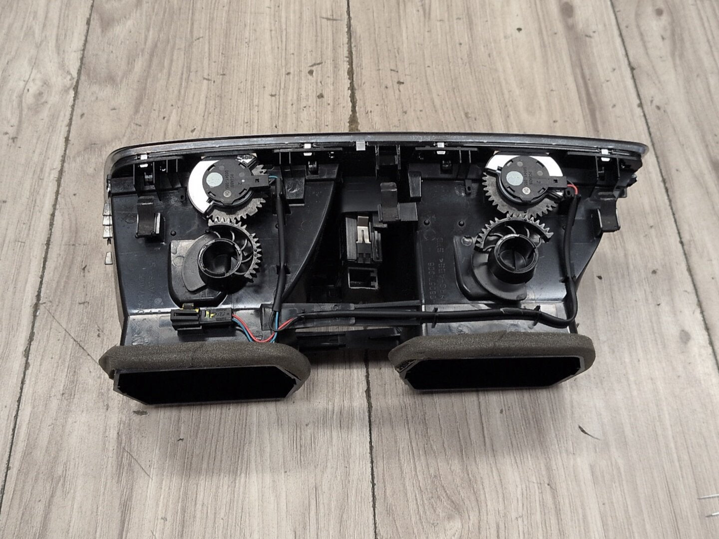 2015-2018 Audi Q3 8U Dashboard Dash Board Middle Center Air Vent 8U1820951C