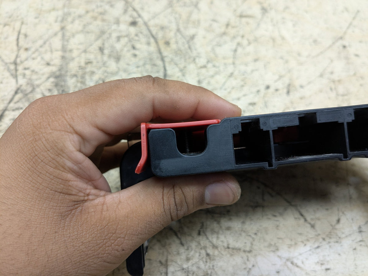 OEM BMW E90 E92 E93 Battery Power Lead Junction Distribution Fuse Box Voltage