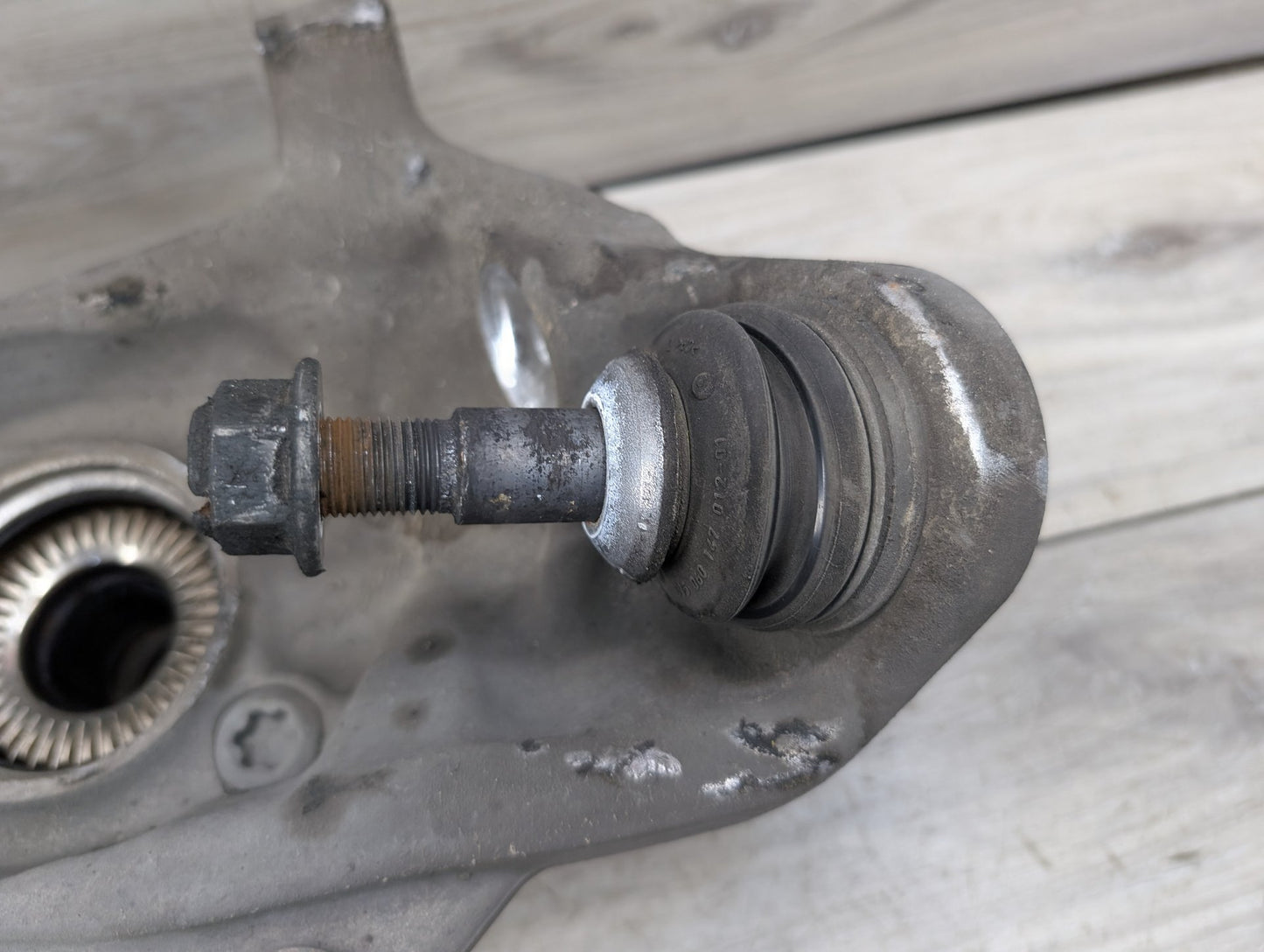 OEM BMW G30 530 540 M550 AWD Front Left Driver Hub Spindle Knuckle Wheel Bearing