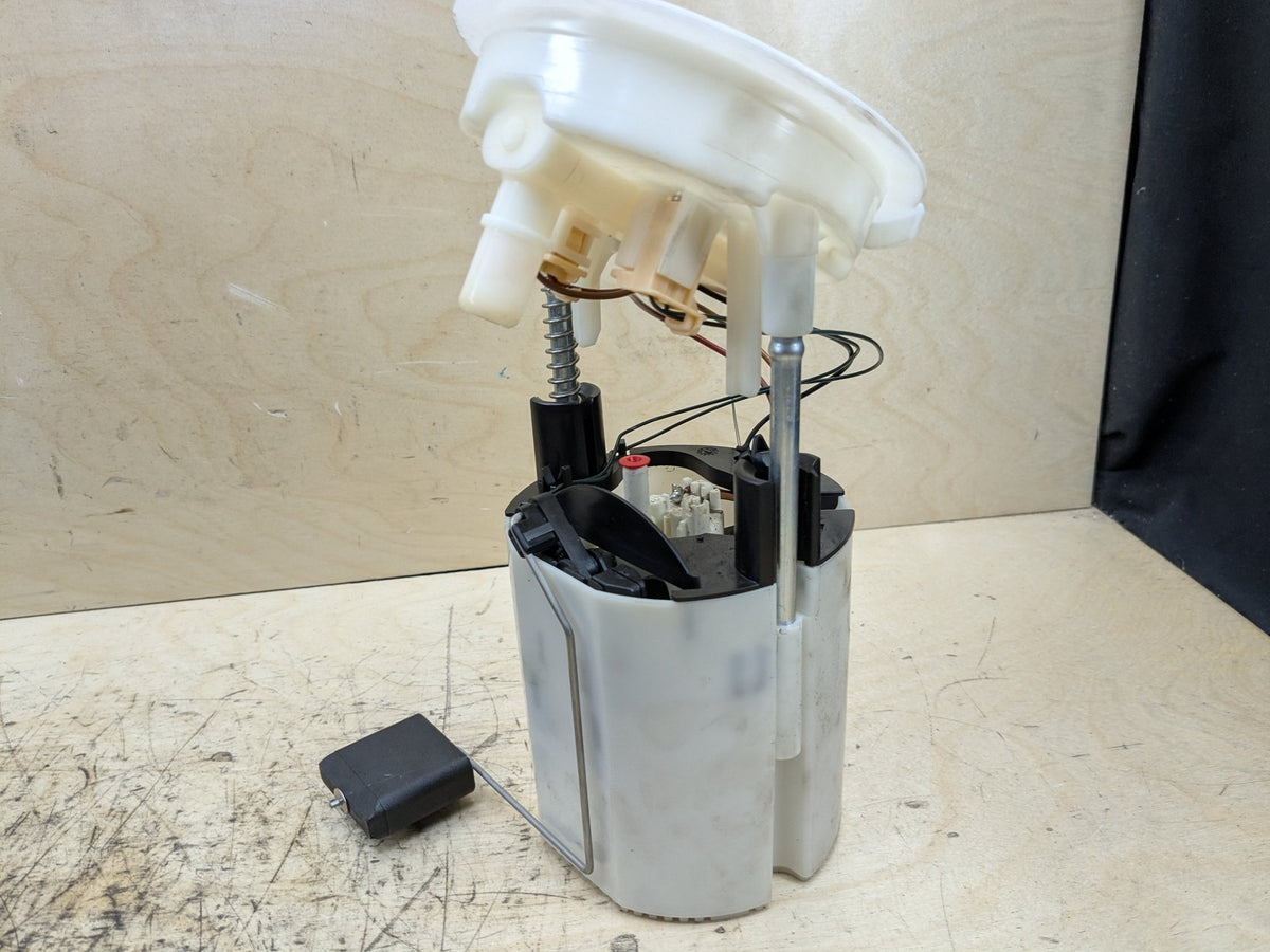 2008-2013 BMW 135i E88 EKP Fuel Pump Module 6765717 OEM