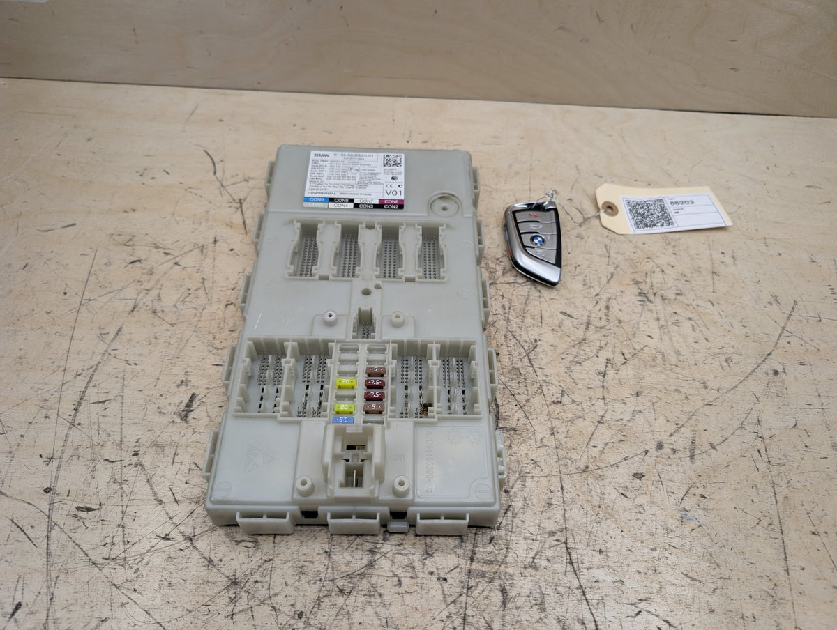 2016-2019 BMW 740i G12 Bdc Body Domain Fem Control Module w/ Key 6830820 OEM