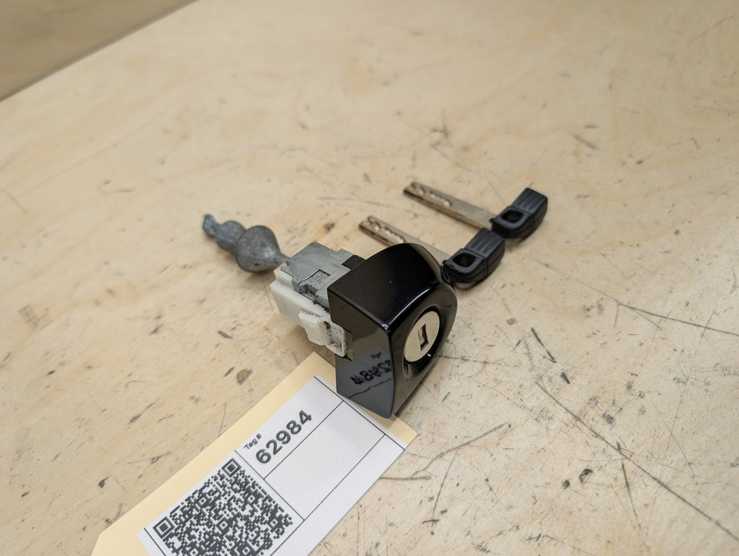 2006-2011 BMW 328i E90 Front Left Driver Key Lock Mechanism w/ Key 7162427