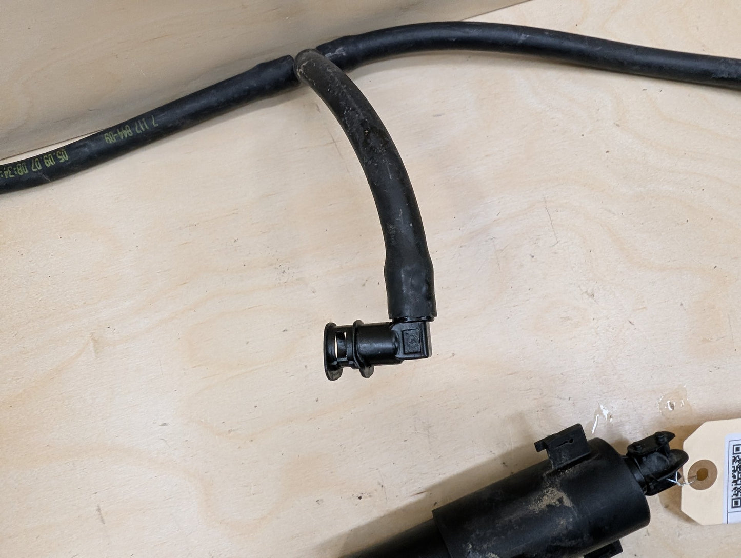 OEM BMW E90 E92 E93 328 335 Front Left Right Headlight Washer Spray Nozzle Jet