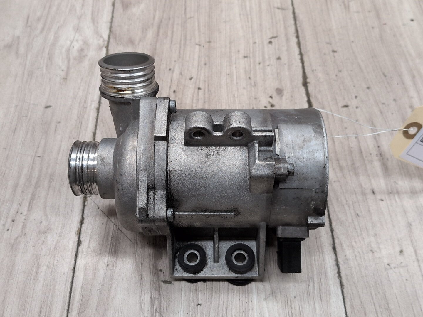 2004 - 2010 BMW X3 E83 Engine Motor Cooling Auxiliary Water Pump 7586924 N52B30O1
