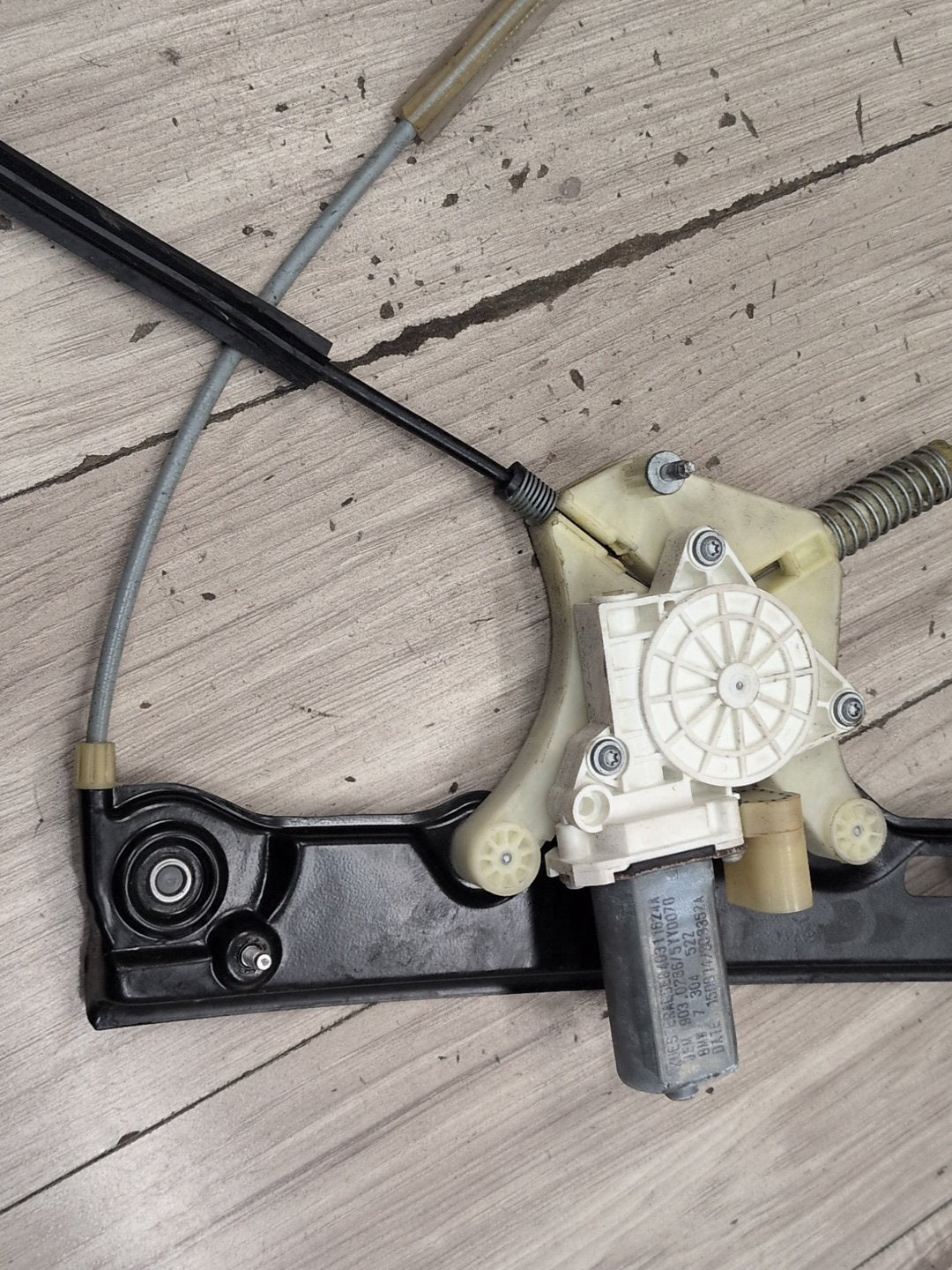 2012-2018 BMW M6 F06 Front Right Passenger Door Window Glass Regulator w/ Motor 7268798