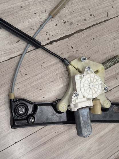 2012-2018 BMW M6 F06 Front Right Passenger Door Window Glass Regulator w/ Motor 7268798