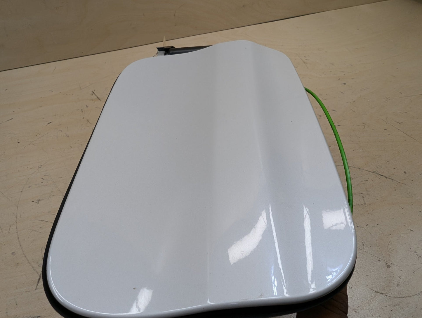 2016-2022 BMW 750i G12 Gas Cover Assembly 7358677