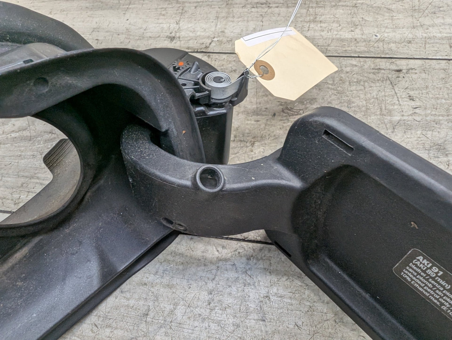 2017-2023 BMW 530i G30 Gas Cover Assembly 7387939