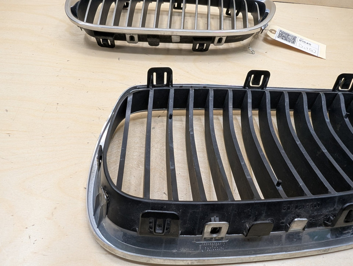 2007-2013 BMW 328i E93 Front Left Right Upper Bumper Cover Kidney Grilles SET 7157277