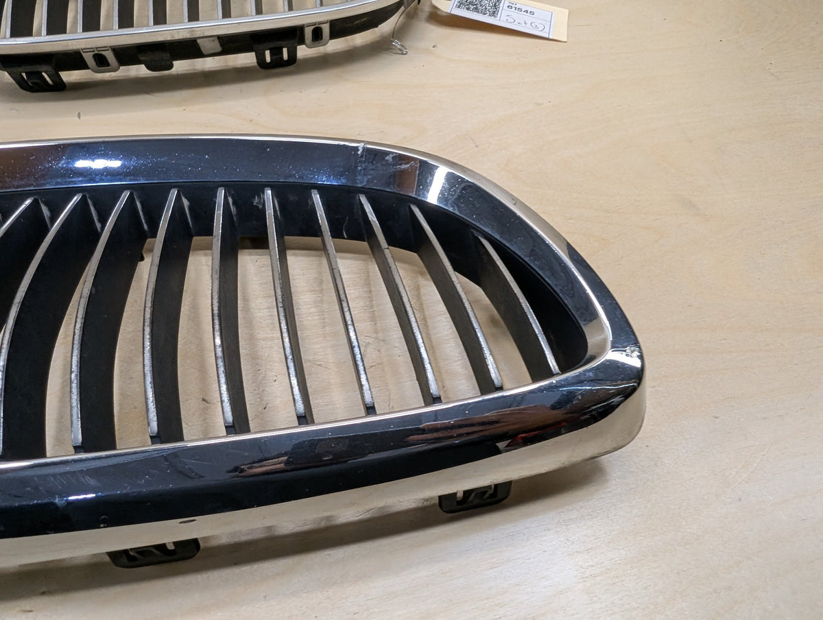2007-2013 BMW 328i E93 Front Left Right Upper Bumper Cover Kidney Grilles SET 7157277