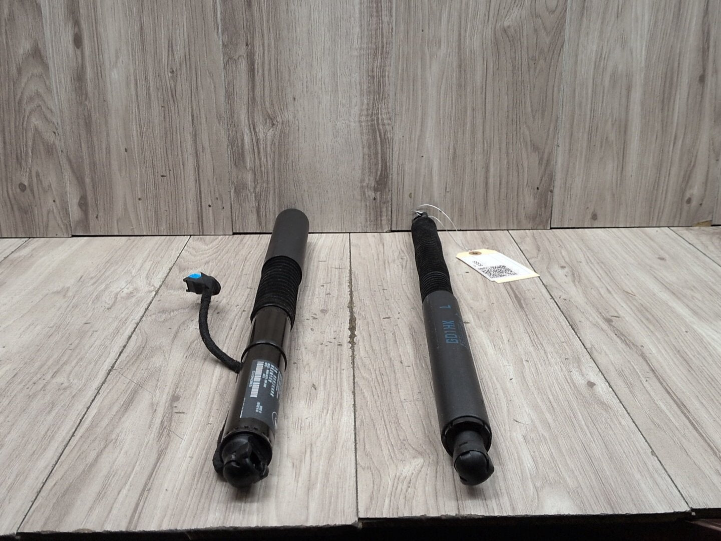 19-24 OEM BMW G01 X3 30 M40 Rear Left Right Trunk Tailgate Shock Hatch Strut