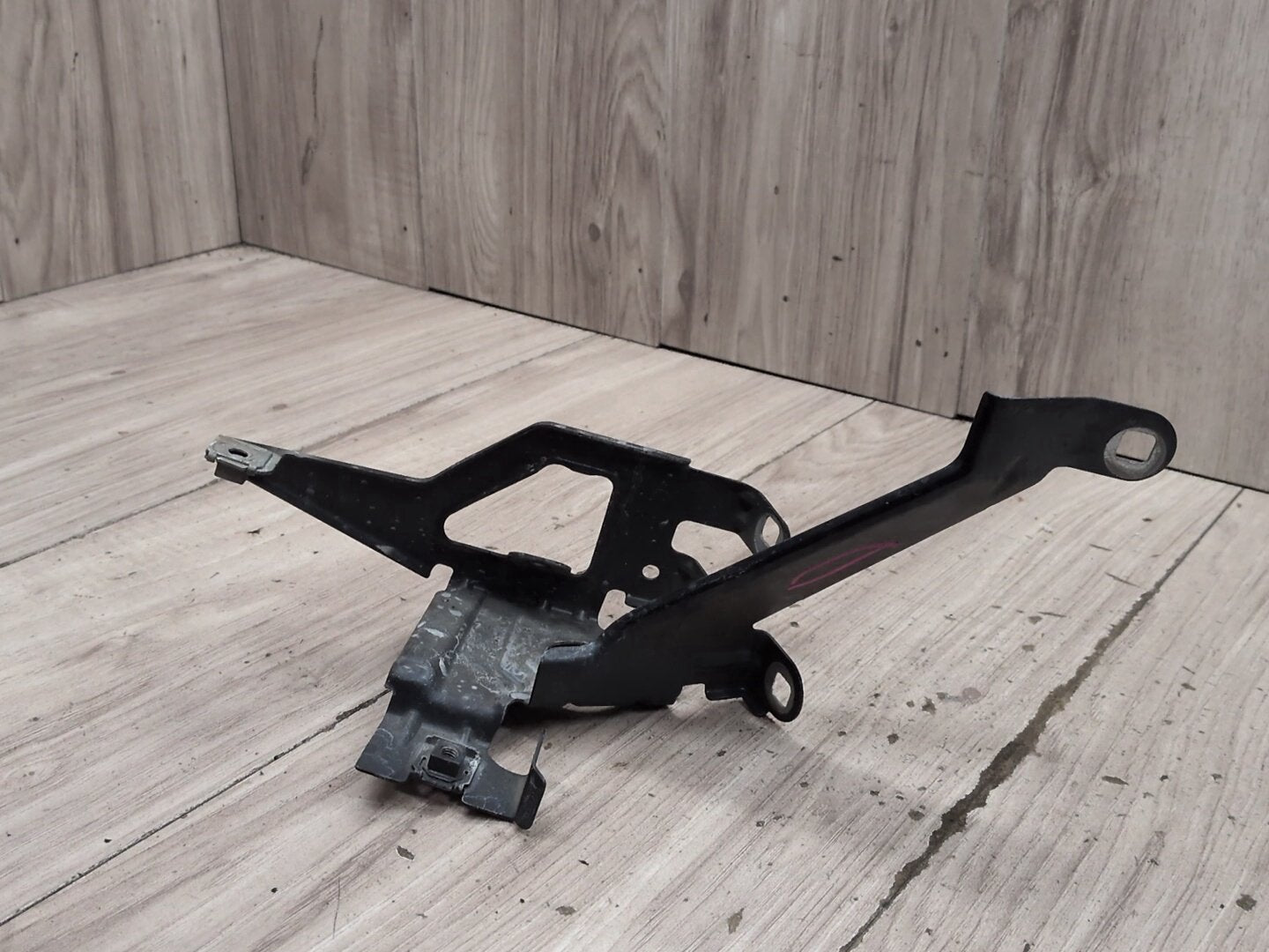 2012-2018 BMW M6 F06 Front Left Driver Fender Brackets SET 7230583