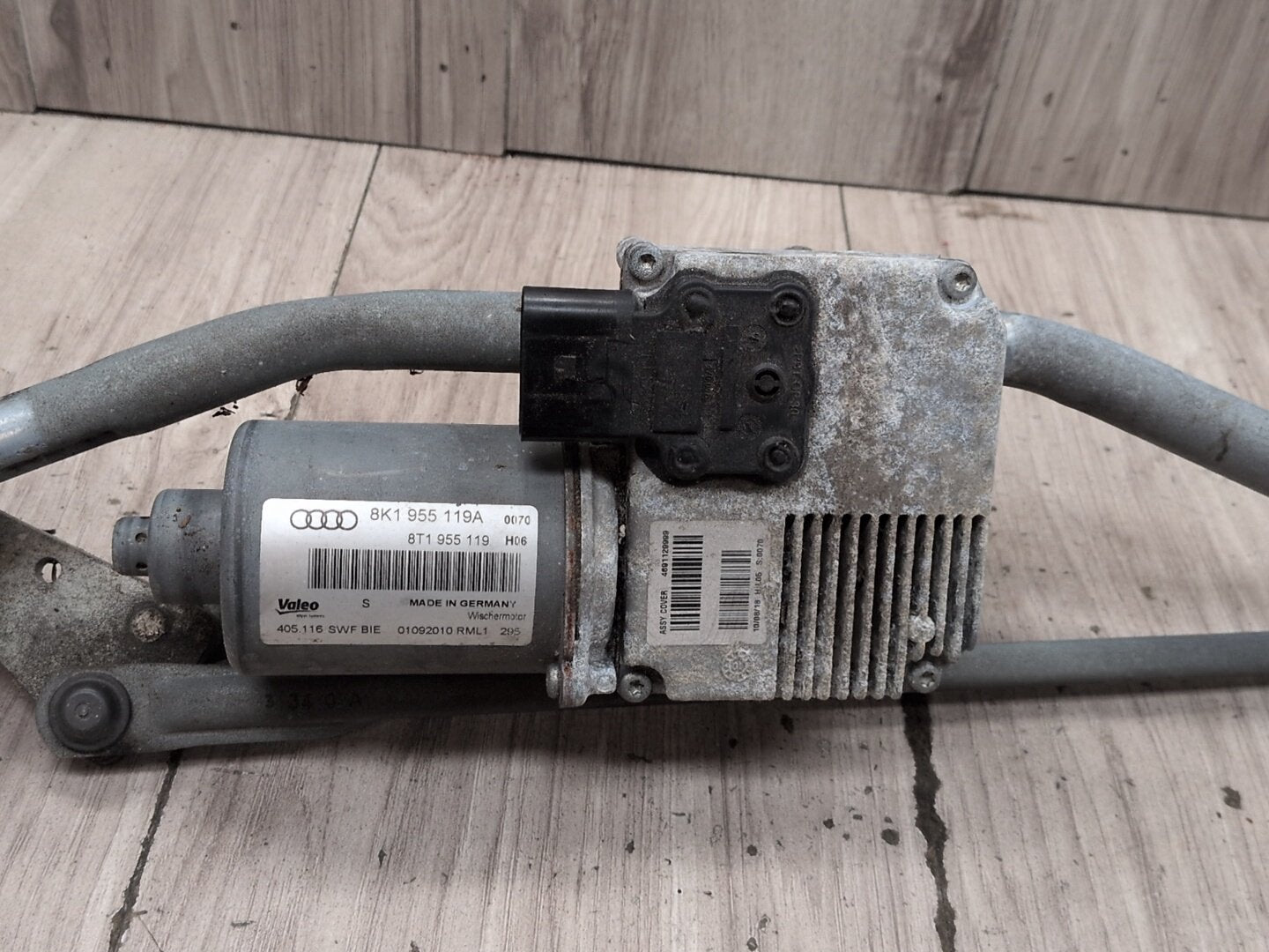 2010-2016 Audi S4 B8 Front Windshield Wiper Motor w/ Assembly 8K1955119A OEM