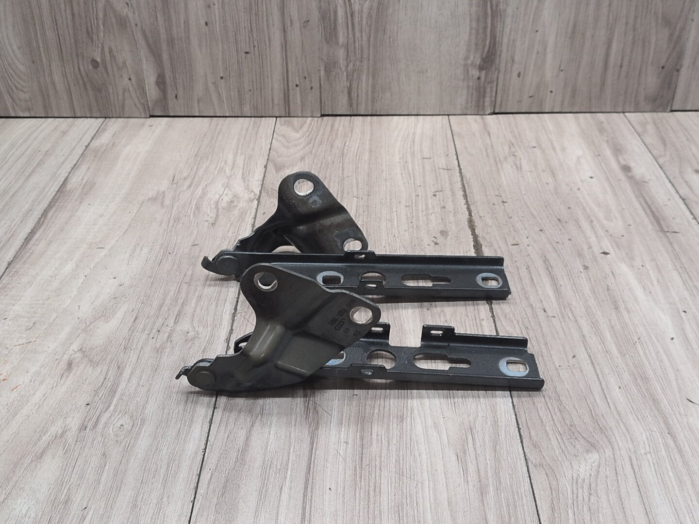 2015-2018 Audi Q3 8U Hood Bonnet Hinges SET 8U0823302