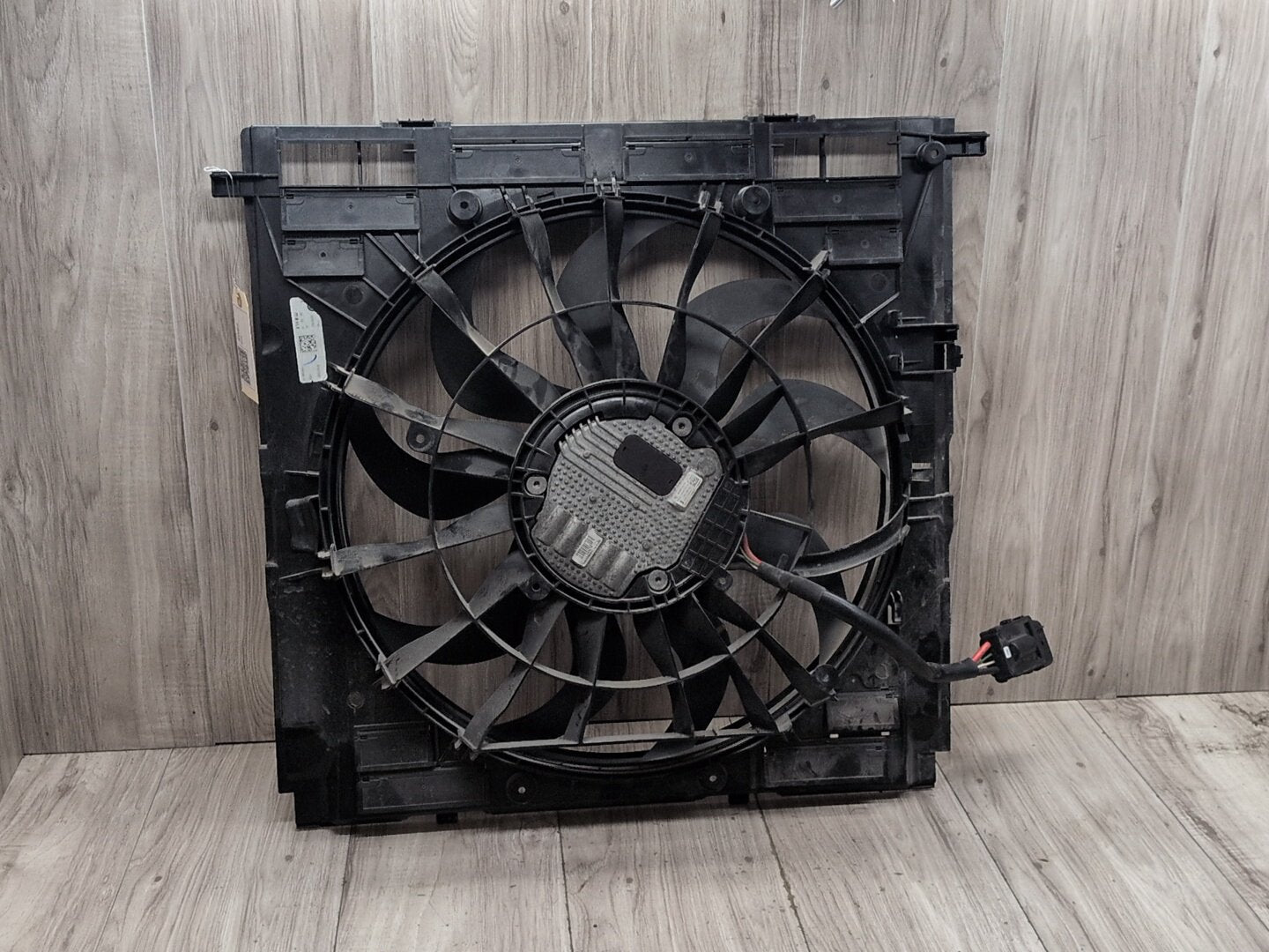 2019 - 2026 BMW X5 G05 Radiator Fan Shroud Housing w/ Motor 8655762 N63B44M3