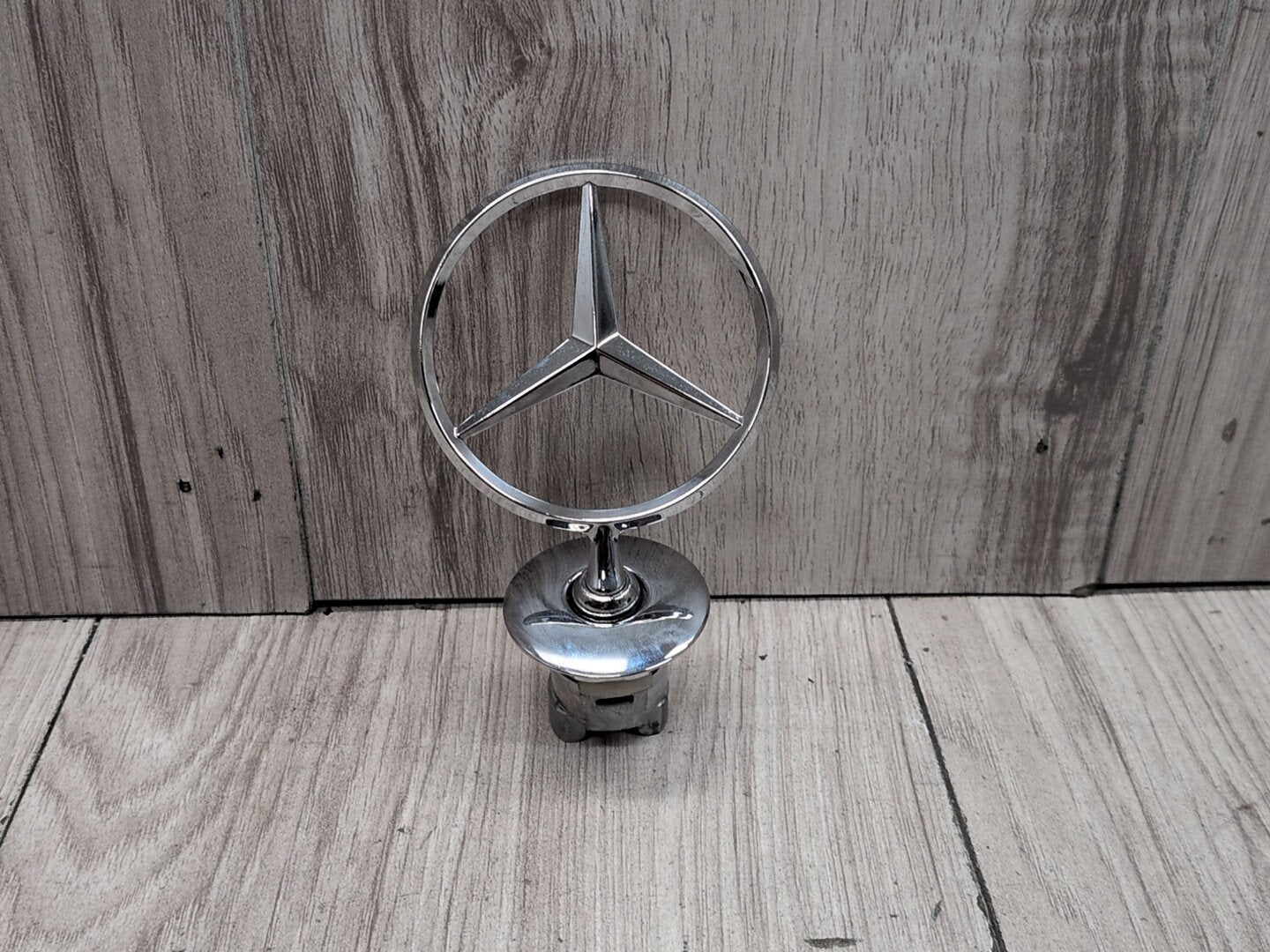 2009-2012 Mercedes-Benz E550 W212 Hood Star Emblem Badge Symbol Logo A2218800086