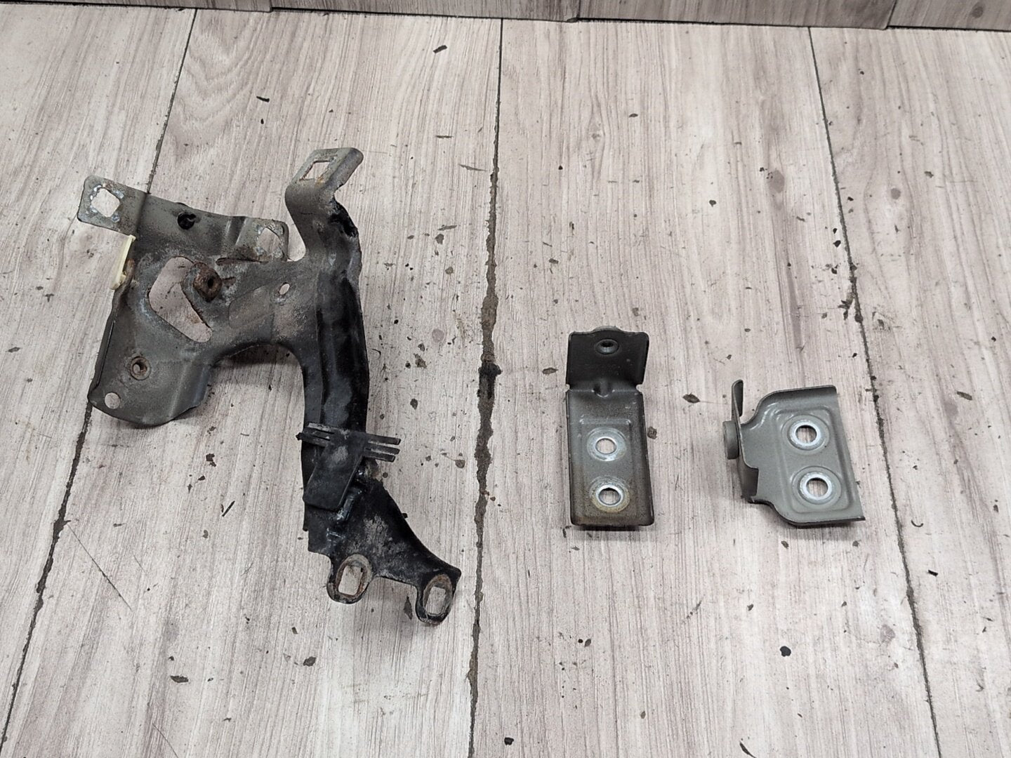 2016-2022 BMW 750i G12 Front Left Driver Fender Brackets SET 7413401 OEM