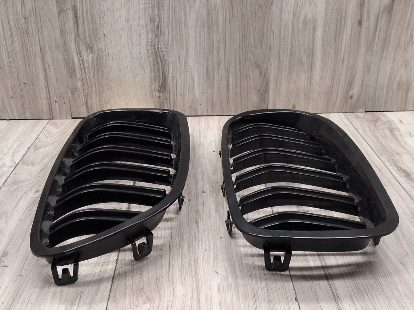 2011 - 2016 BMW 535i F10 Front Left Right Upper Bumper Cover Kidney Grilles SET 7412323 N55B30A