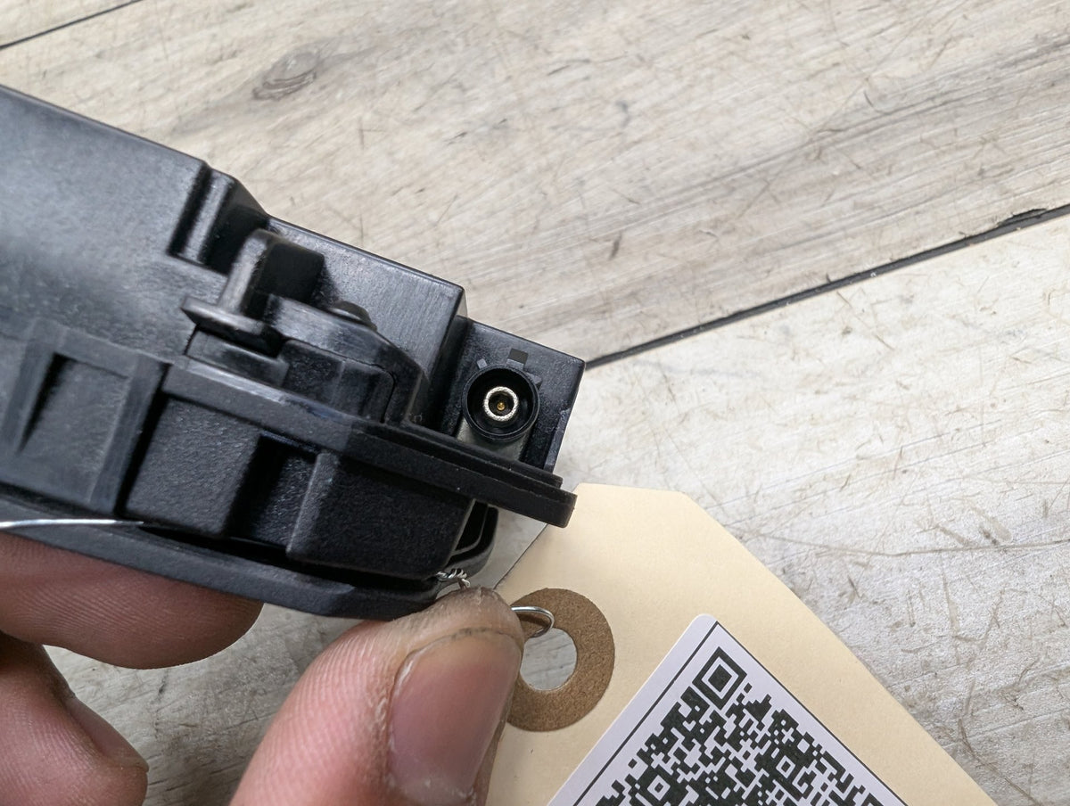 16-19 OEM BMW G11 G12 740 750 M760 Wireless Phone Charger Control Module