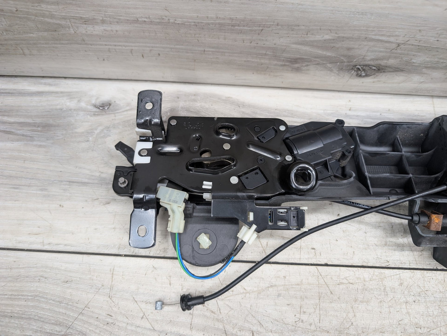 2007-2013 BMW 328i E93 Liftgate Trunk Lid Liftgate Lock Latch Actuators W/ Soft Close SET 7129214