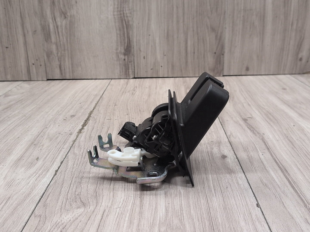 2015-2018 Audi Q3 8U Liftgate Trunk Lid Liftgate Lock Latch Actuator 8R0827505A