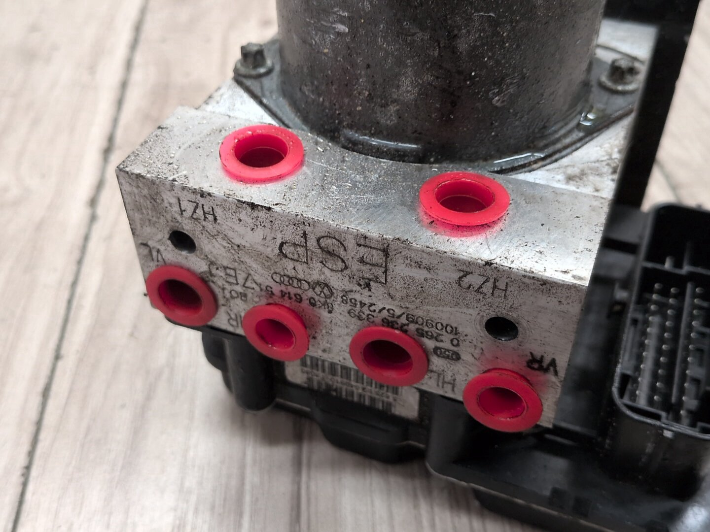 2010-2016 Audi S4 B8 ABS Pump Module 8K0907379BJ OEM