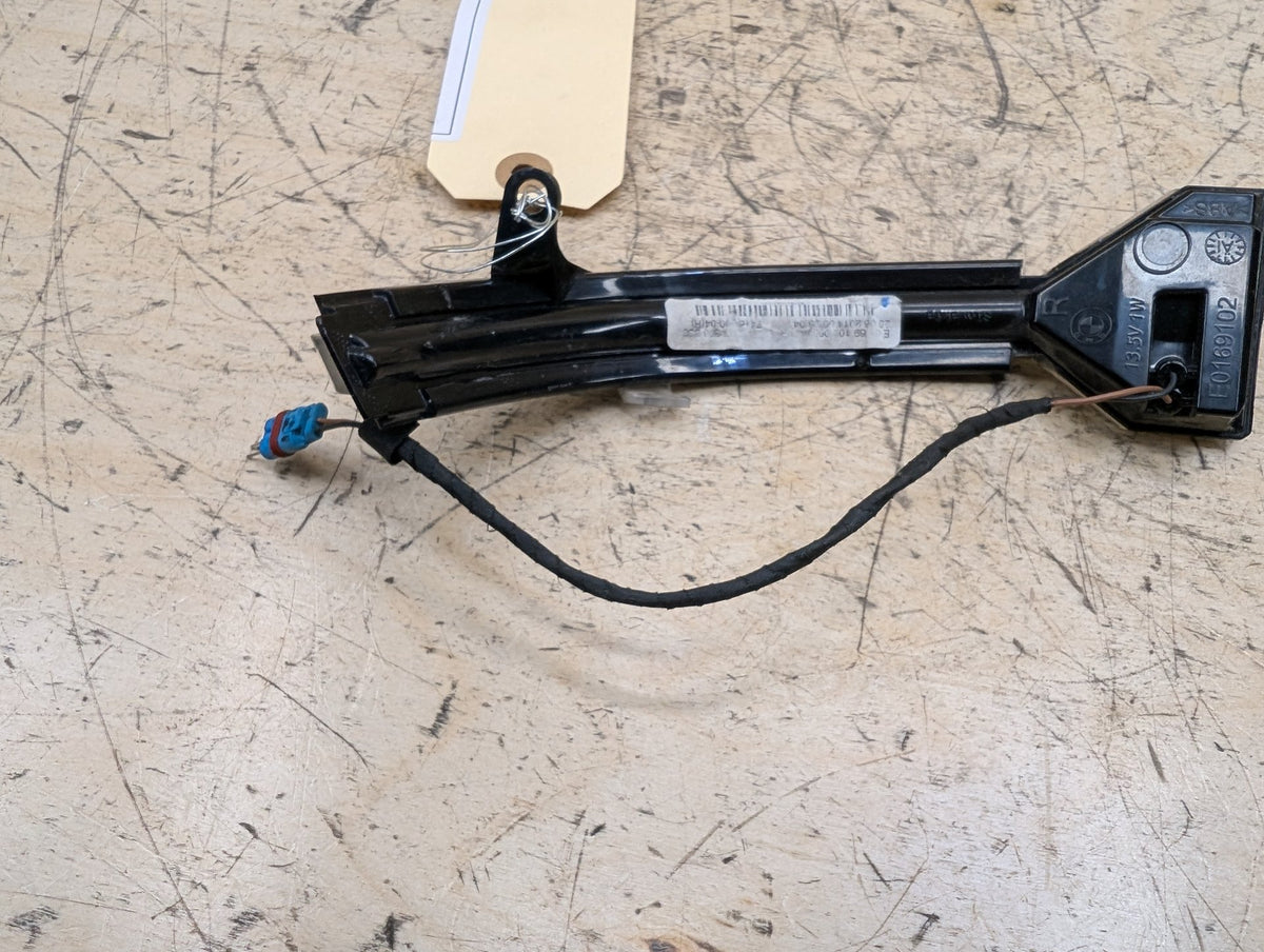 2010-2017 BMW 535i GT xDrive F07 Front Right Passenger Turn Signal Light Indicator 7308536 OEM