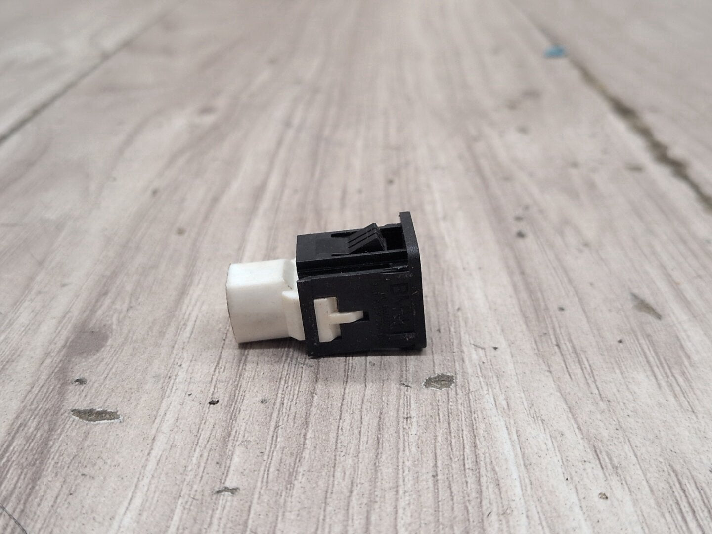 2016-2022 BMW 750i G12 AUX/ USB Charger Port Socket 9229294 OEM